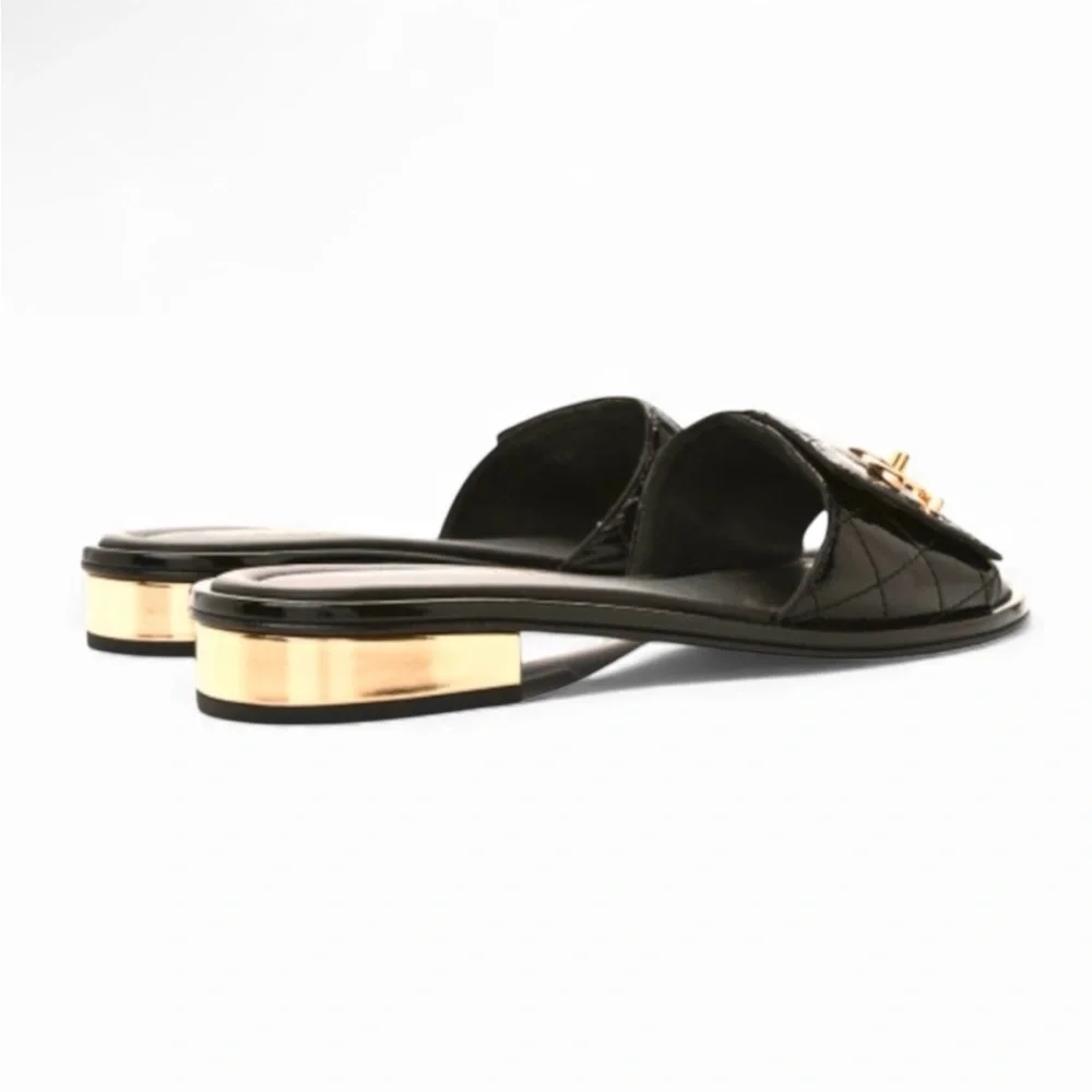 🆕🩷CHANEL Black Quilted Patent Slide On Sandals Mules CC Turn Lock • 37 EU • NWT
